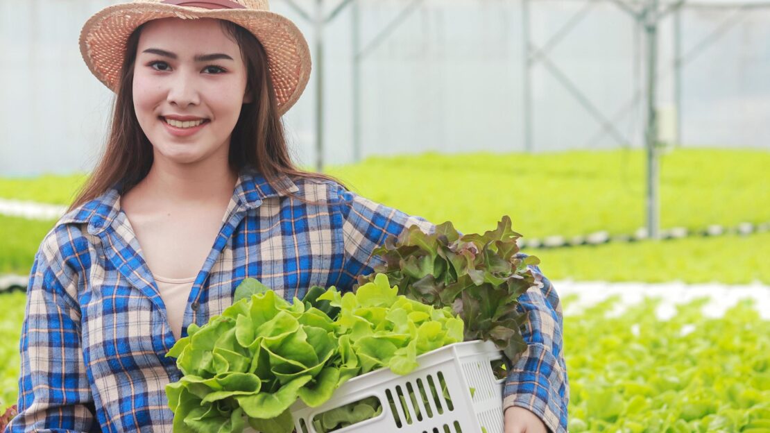 2144329-mulher-horticultora-gratis-foto