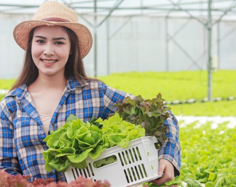 2144329-mulher-horticultora-gratis-foto